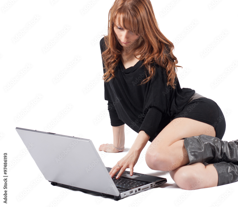 Ragazza al computer Ragazza al computer