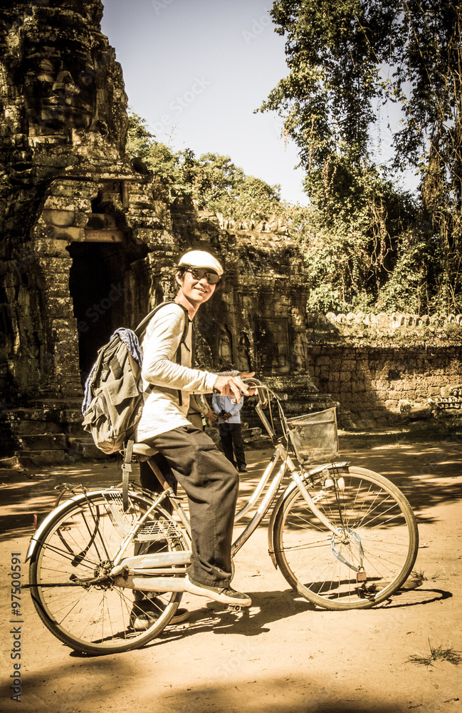 Obraz premium Angkor wat bicycle tour