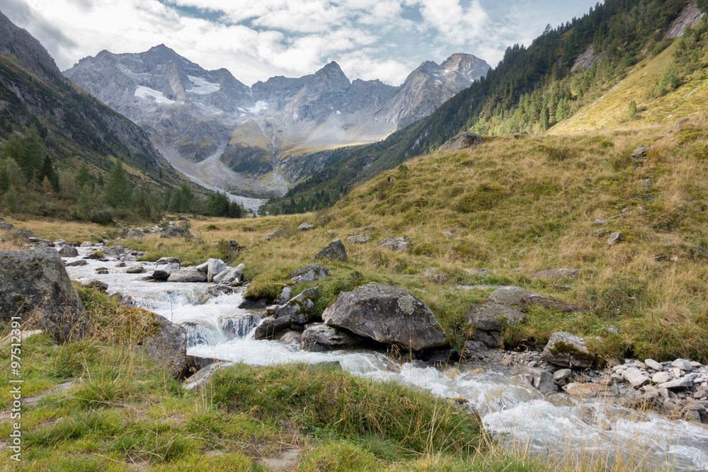 herbstliche Naturlandschaft in Österreich