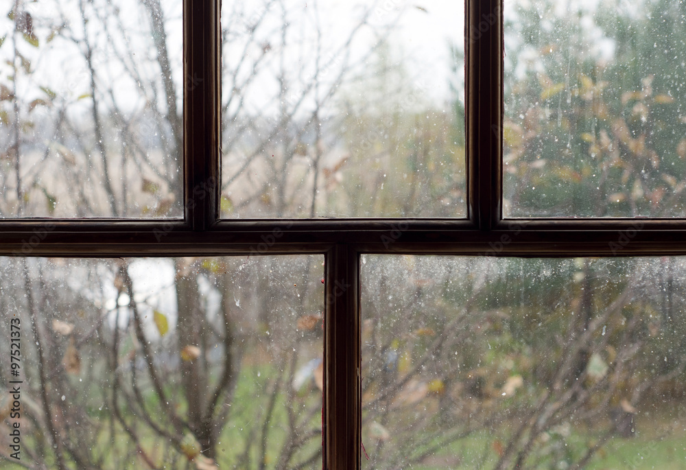 Fototapeta Jesień przez stare okno