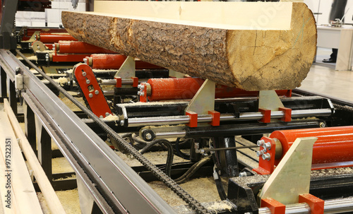 Woodworking machine for wood cutting