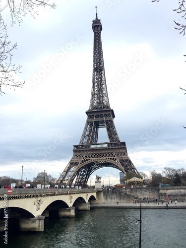 Parigi, la Tour Eiffel e la Senna © lamio