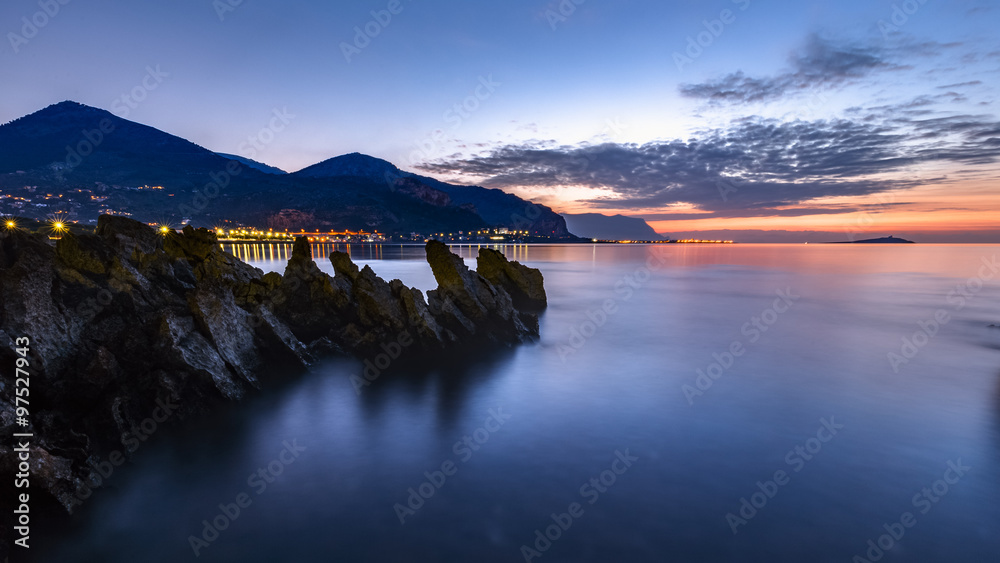 Obraz premium Captivating Coastal Sunset