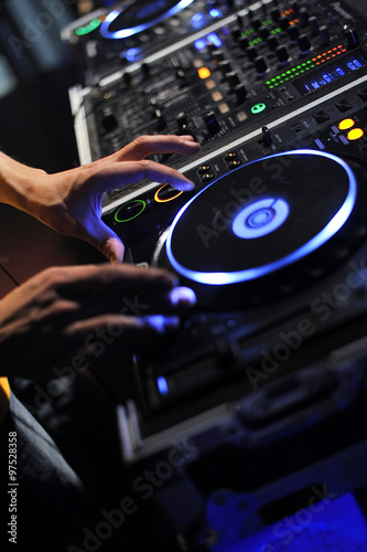 Dj mixes the track