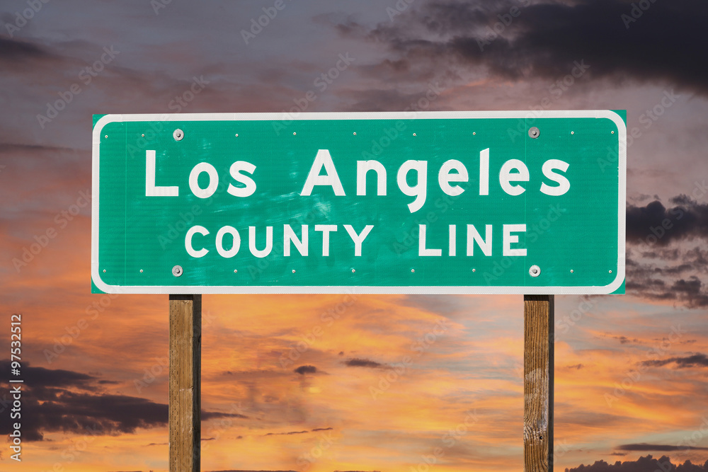 Fototapeta premium Los Angeles County Sign with Sunset Sky