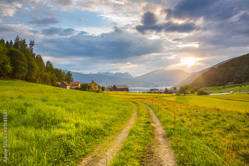 Naklejka premium Sunset overlooking the mountains and the Norwegian fjords