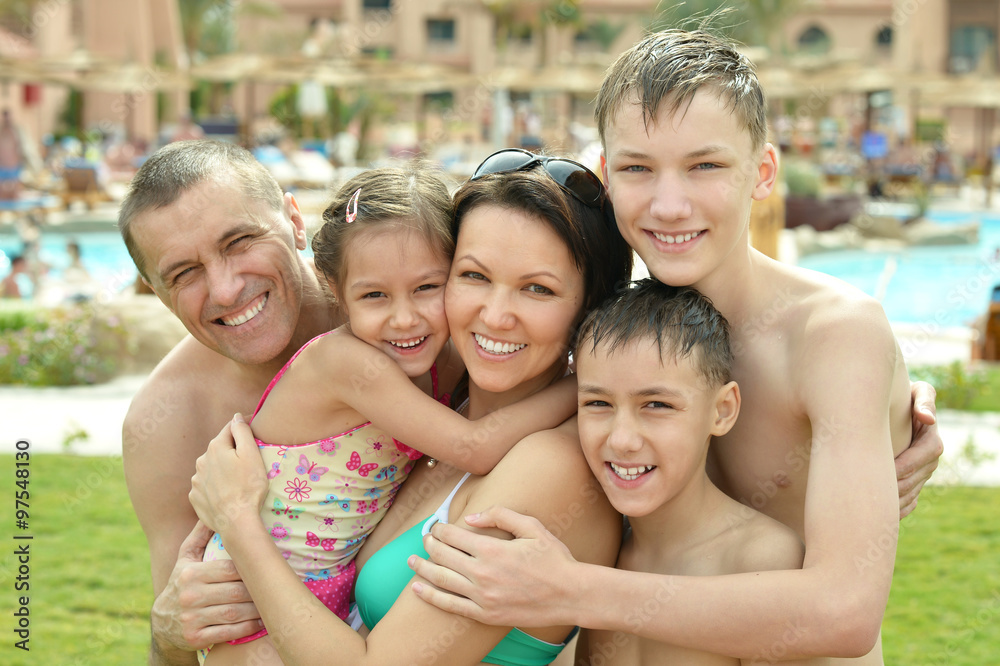 Obraz premium Family having fun near pool