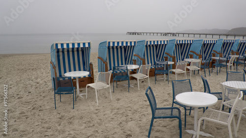 Strandbar am Strand in Binz auf R  gen