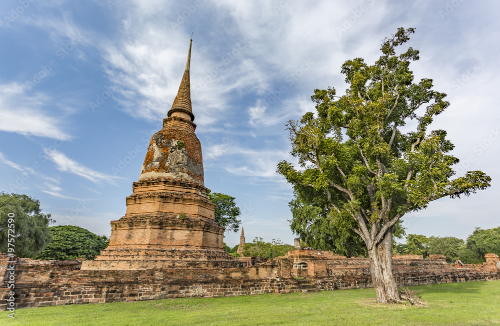  Wat Jao Prab temple . The temple is one of many temples in the Ayutthaya Historical Park, located in the old city of Ayutthaya, Thailand .