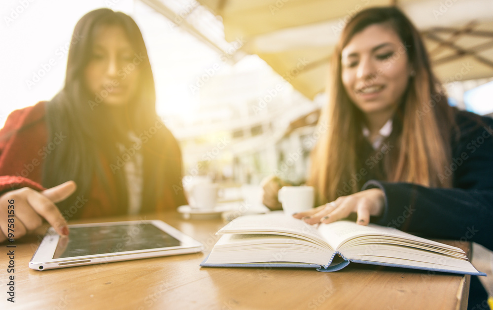 Obraz premium Two friends reading books, normal and Digital way