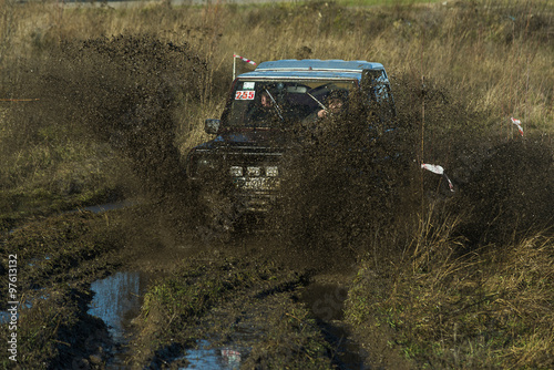 Off-road vehicle moves cross country