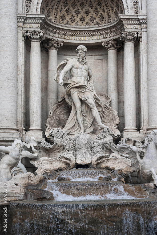 Detalles de la hermosa Fontana de Trevi de la ciudad de Roma, Italia