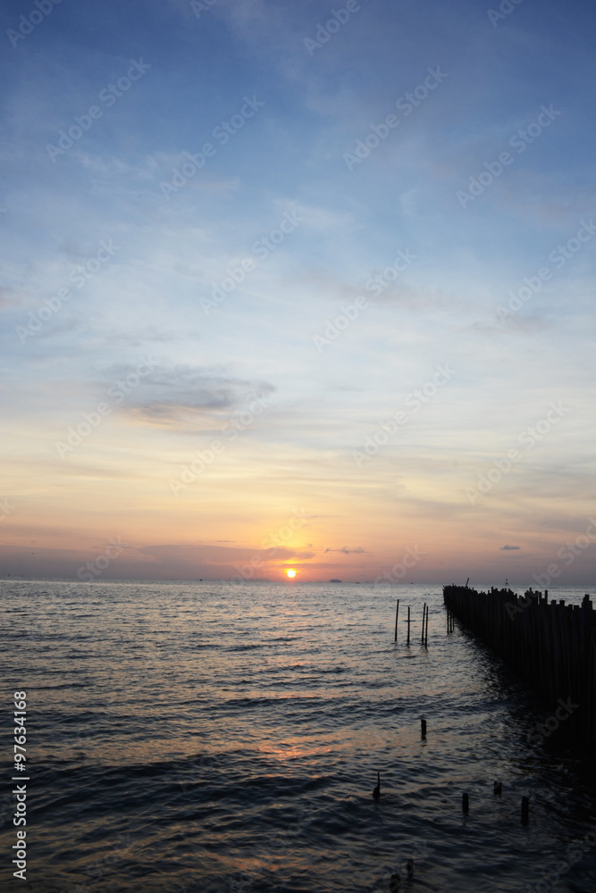 Obraz premium sun rise at Andaman sea Thailand