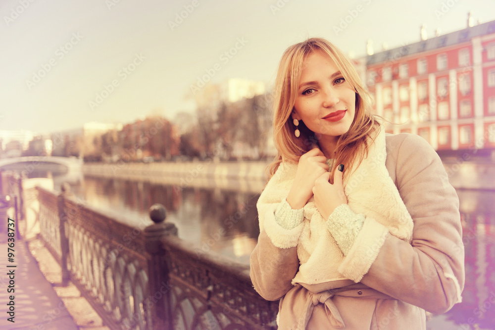 city woman's happiness city woman's happiness
