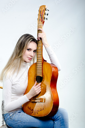 the girl with the guitar © vladimirvu
