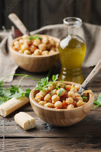 Vegeterian cooked chickpea with tomato and parsley