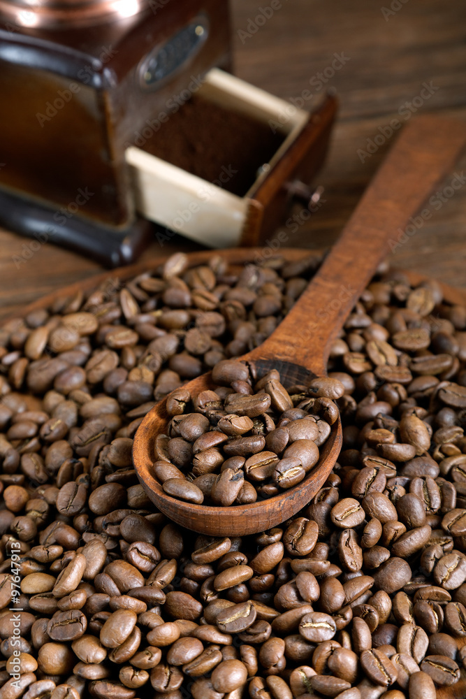Fototapeta premium grinder and coffee beans with a wooden spoon