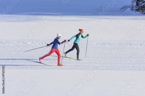 Foto harmonischer Laufstil beim Langlauf