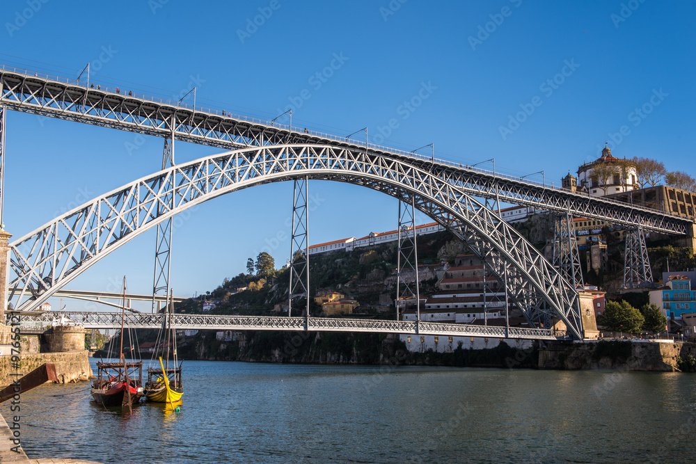 Dom Luiz I Bridge in Porto, portugal
