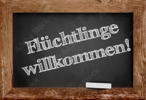 Flüchtlinge willkommen / Hilfe für Flüchtlinge / Kreideschrift auf Tafel
