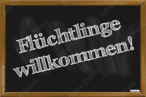 Flüchtlinge willkommen / Hilfe für Flüchtlinge / Kreideschrift auf Tafel