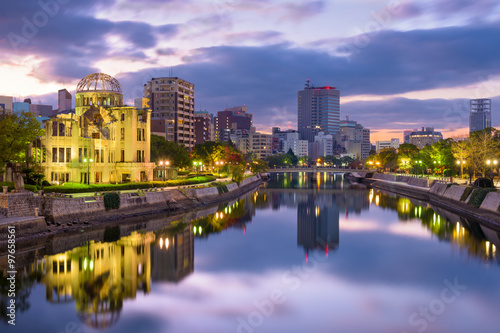 Fototapeta Naklejka Na Ścianę i Meble -  Hiroshima, Japan Skyline