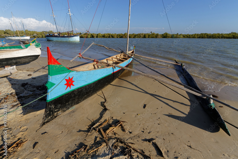 Pirogues à balancier de pecheurs Malgaches foto de Stock | Adobe Stock