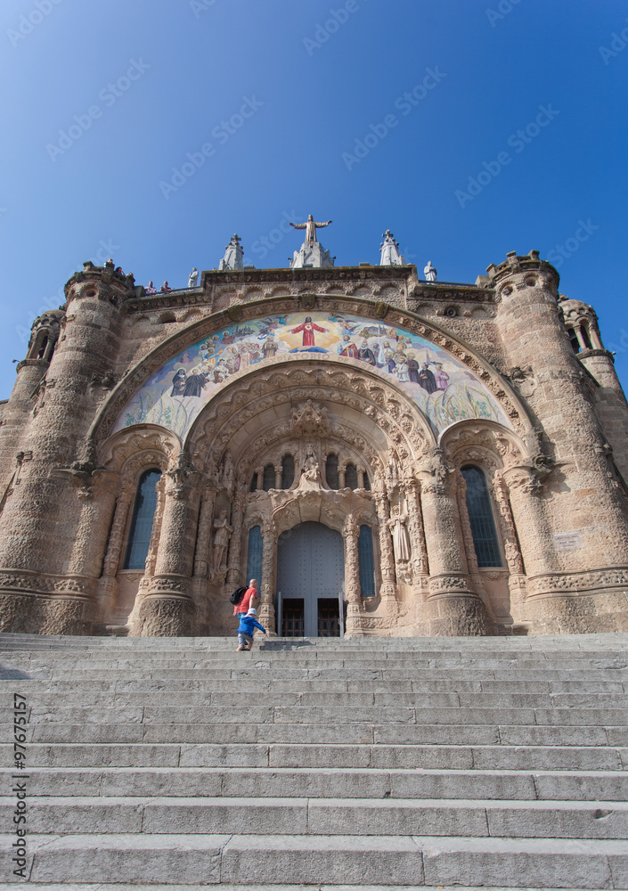Храм Святого Сердца на горе Тибидабо. Барселона, Каталония, Испания.
