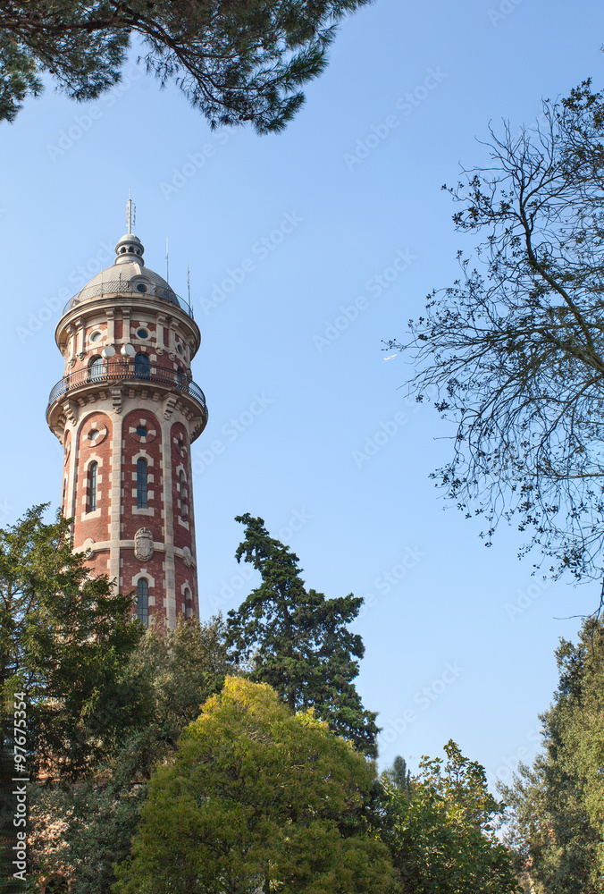 Водонапорная башня на горе Тибидабо. Барселона, Каталония, Испания.