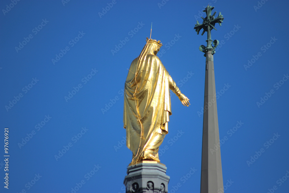 Obraz premium Golden Statue of Virgin Mary in Lyon, France