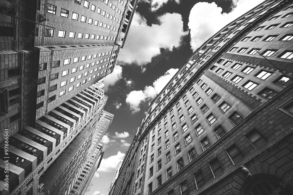 Obraz premium Black and white photo of buildings in Manhattan, NYC.