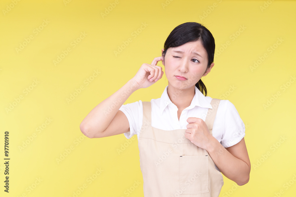 憂鬱な表情の主婦 憂鬱な表情の主婦