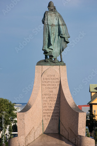 Leif-Eriksson-Denkmal in Reykjavik  photo