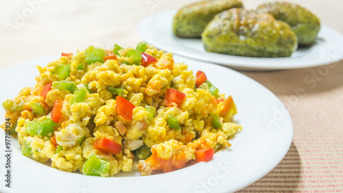 To eat eggs every morning with mixed vegetable scramble egg and spinach bread
