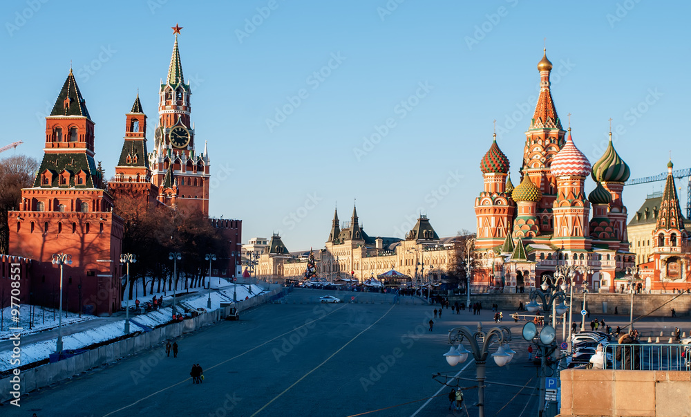 Obraz premium Red Square.The Spasskaya Tower.St Basil's Church/Winter in Moscow, Russia