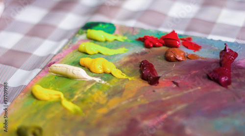 texture background blur artist's palette with bright colors © kolyadzinskaya