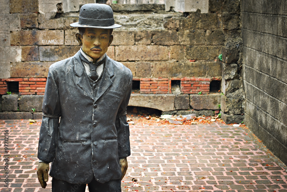 jose rizal, philippine national hero statue Coloso
