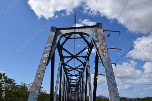 鉄橋（単線）／山形県の庄内地方で、赤川（一級河川）に架かる鉄橋（単線）を撮影した、ローカルイメージの写真です。 © FRANK
