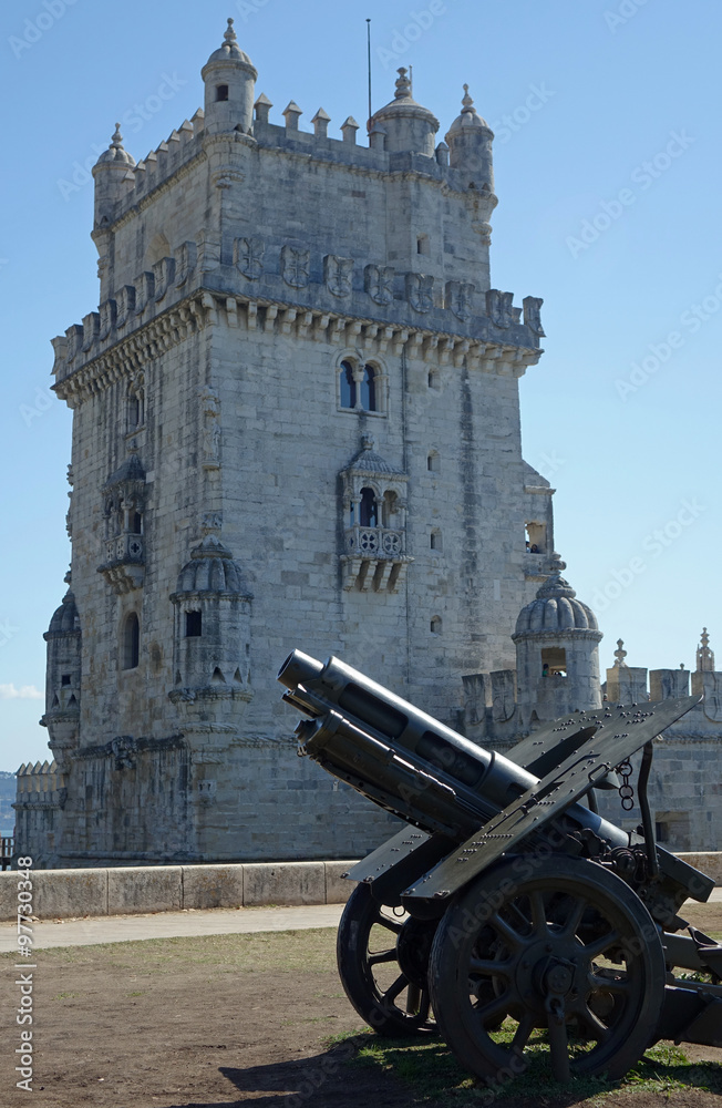 La tour de Belém vue du Musée de l'Armée