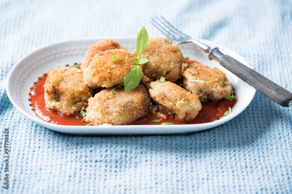 Gebackene Champignons mit Tomatensauce, vegan