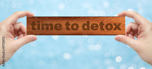 Картината върху платно Hands holding a wood engrave with word time to detox