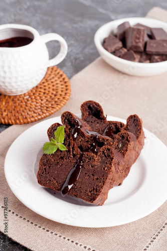 Chocolate muffins with chocolate souce.
