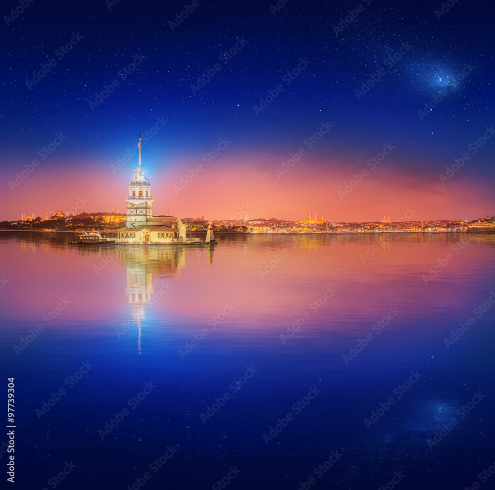 Fototapeta premium Maiden Tower or Kiz Kulesi Istanbul