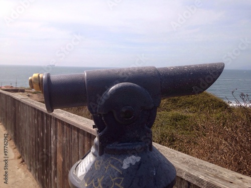 Wallpaper Mural binoculars Torontodigital.ca