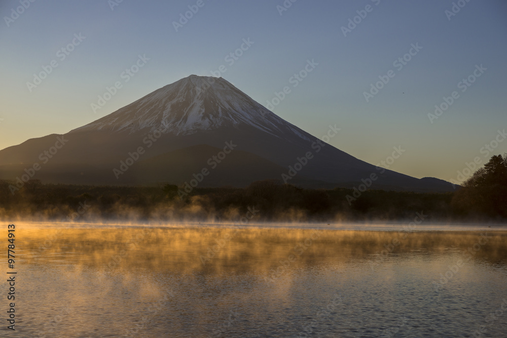 精進湖の逆さ富士山