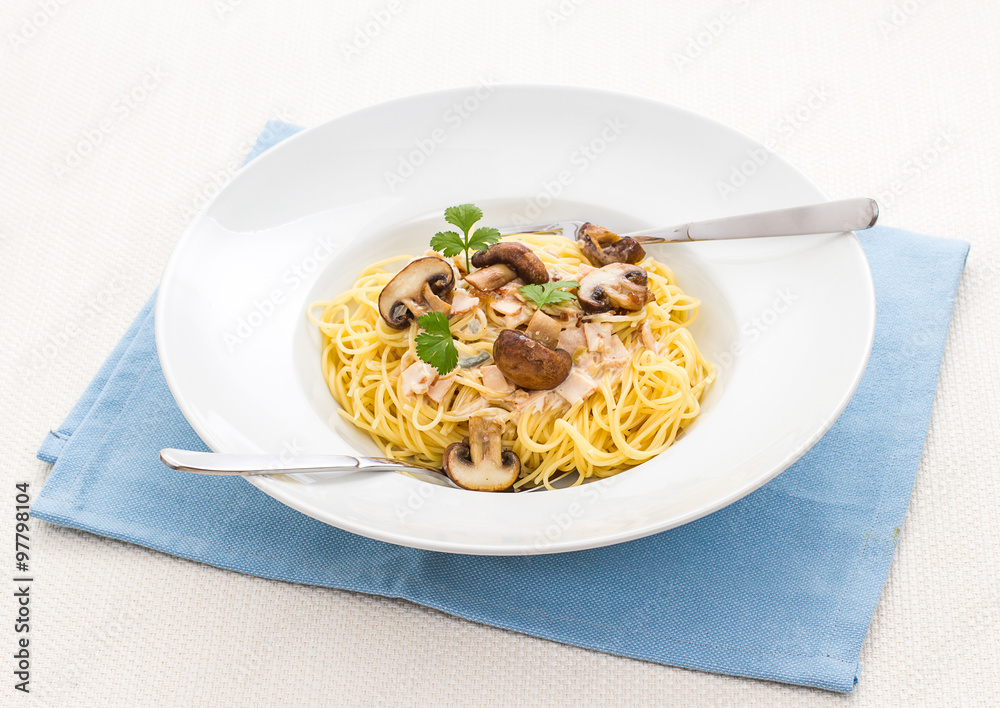 Spaghetti carbonara with brown mushroom