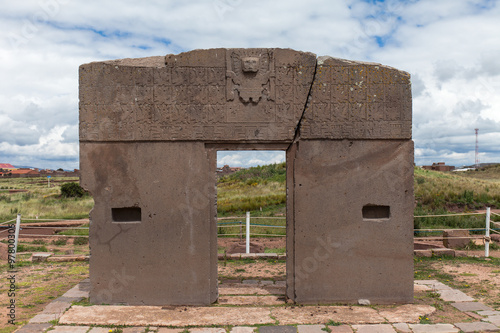 Porta del Sole, tempio di Kalasasaya, Tiwanaku, Bolivia photo