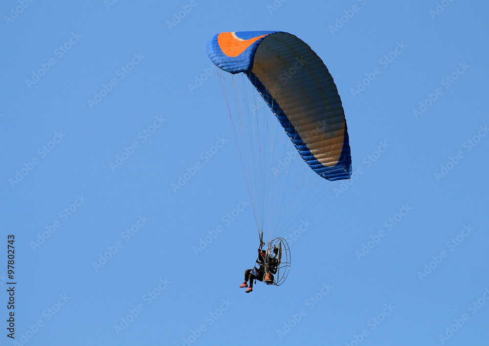 Para motor glider on sky 