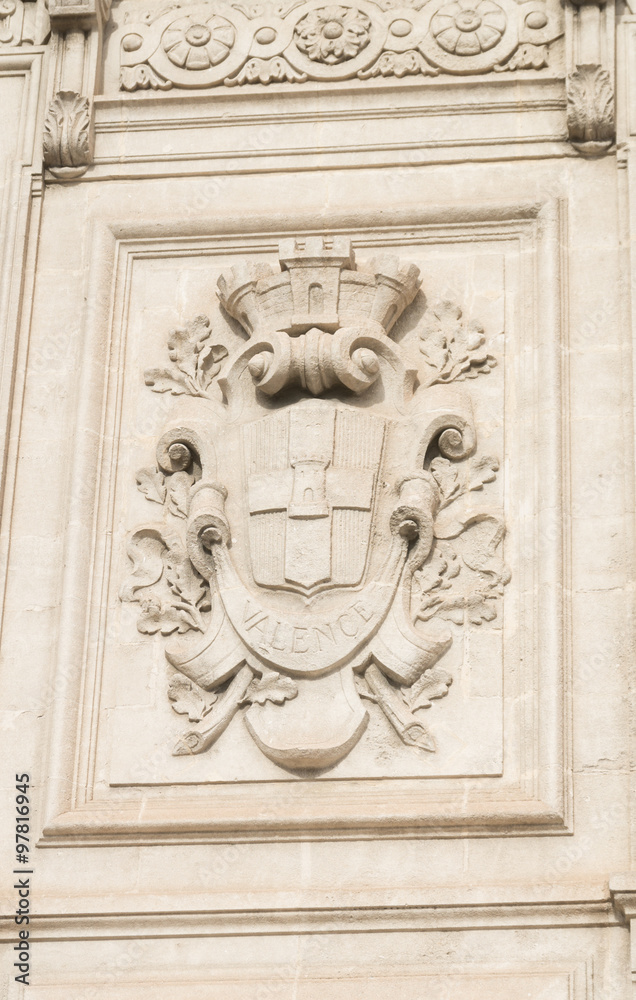 Armoiries sur la façade de la gare de Marseille