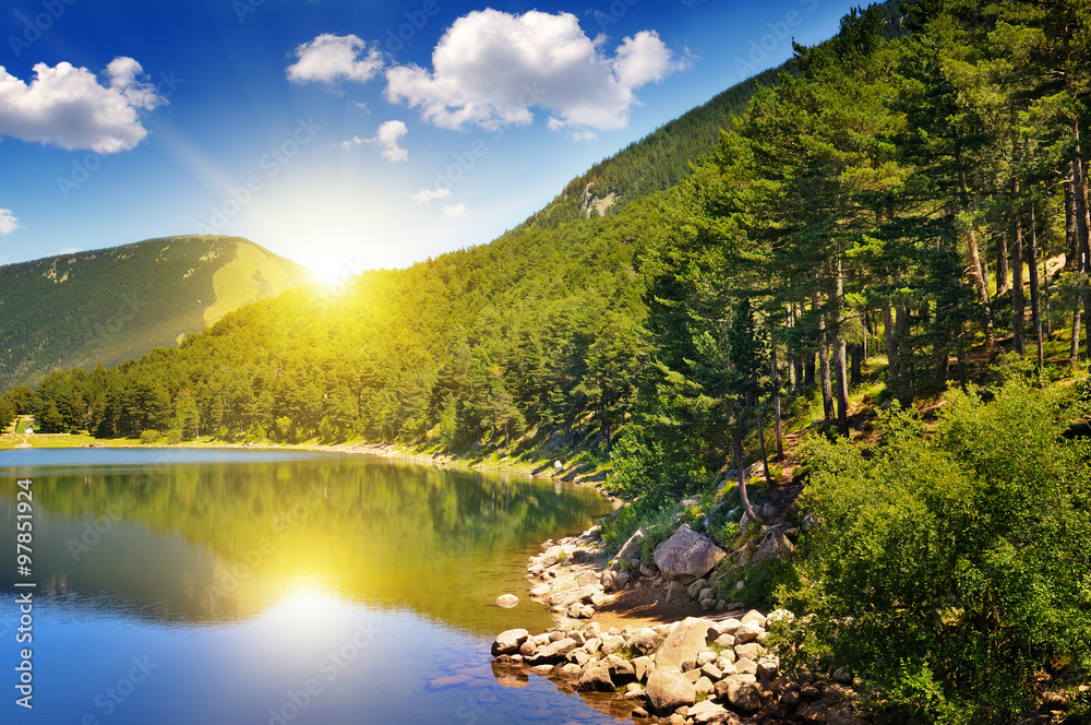 Obraz premium picturesque lake, mountains and blue sky
